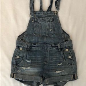 Great pair of jean overalls for everyday